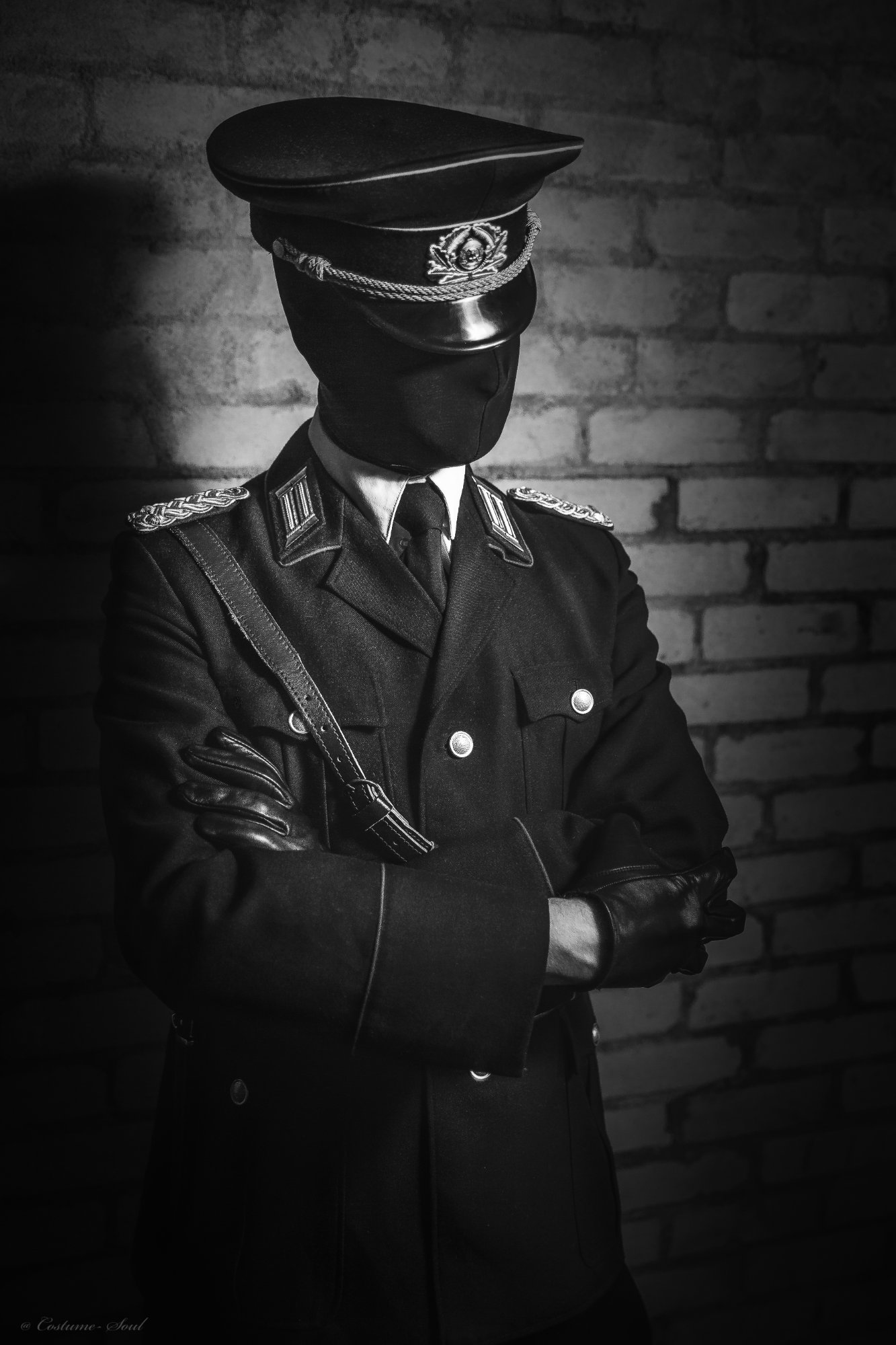Oberst von Halle - masked uniform